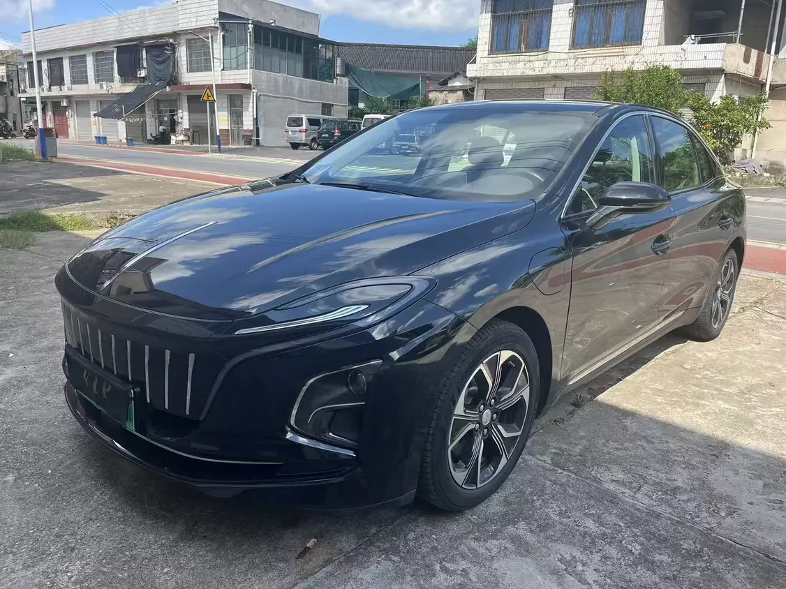 Hongqi E-QM5