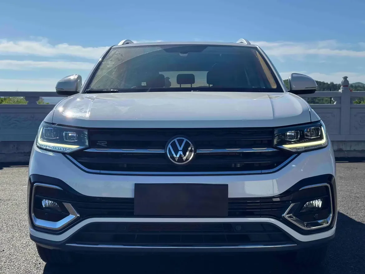 Volkswagen Explore the shadows