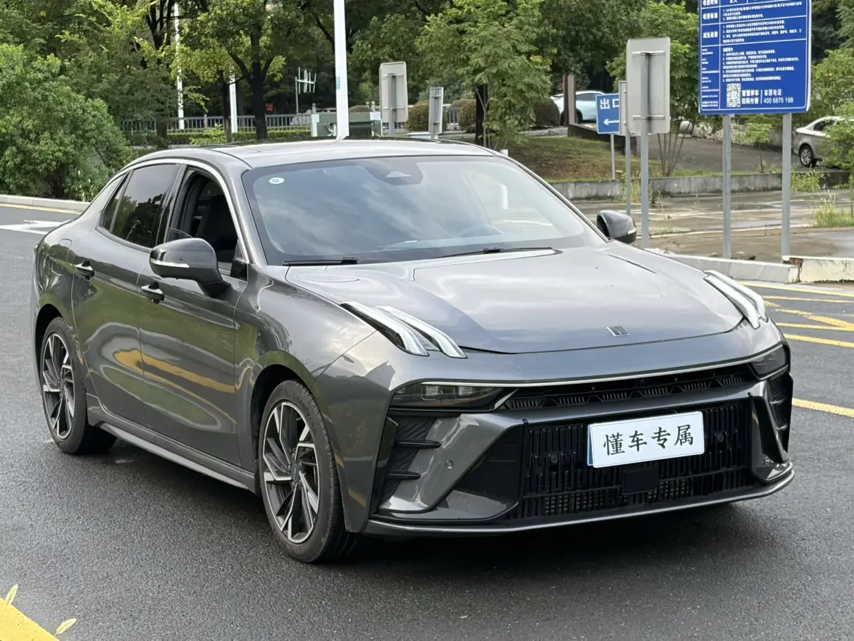 Lynk & Co 03