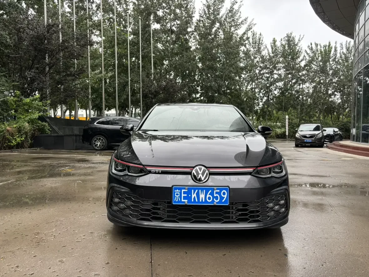 Volkswagen Golf GTI