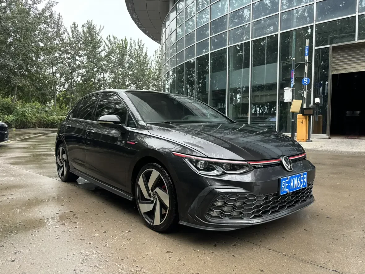 Volkswagen Golf GTI