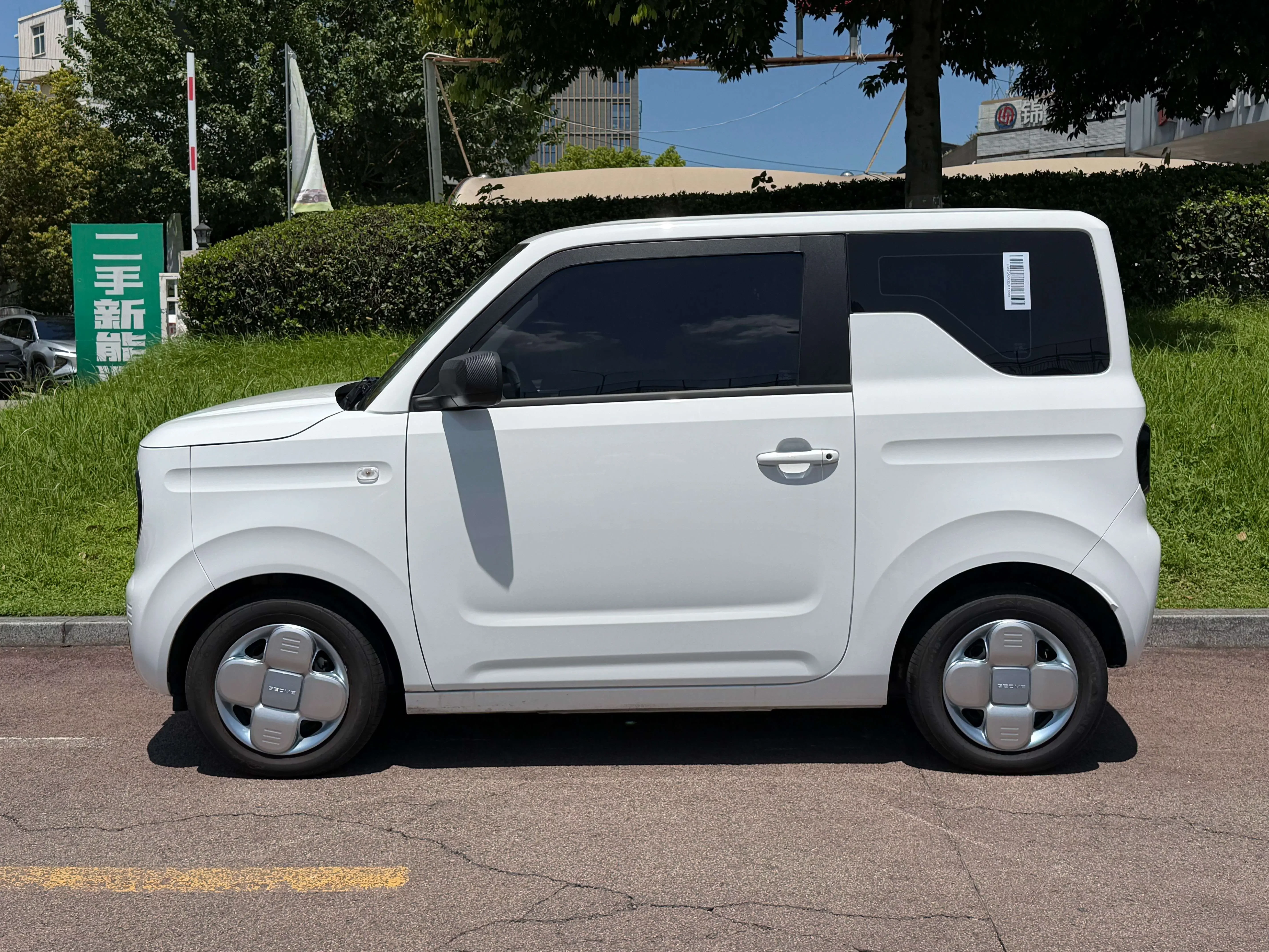 Geely panda