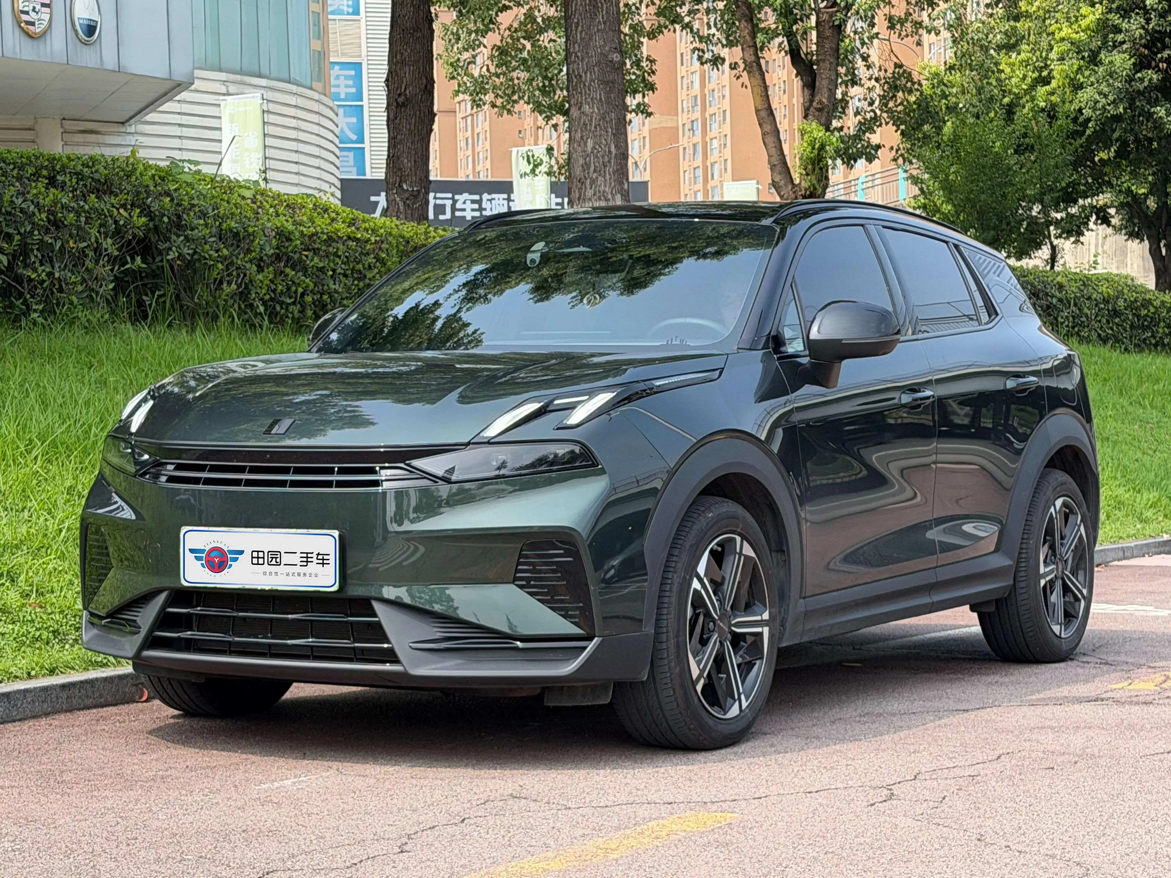 Lynk & Co 06 EM-P