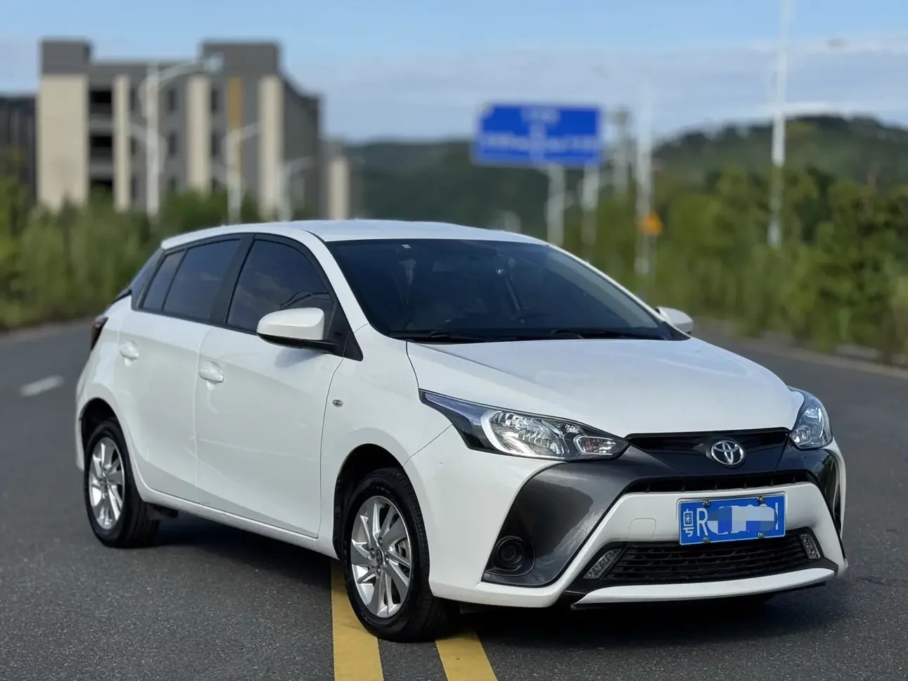 Toyota Yaris L