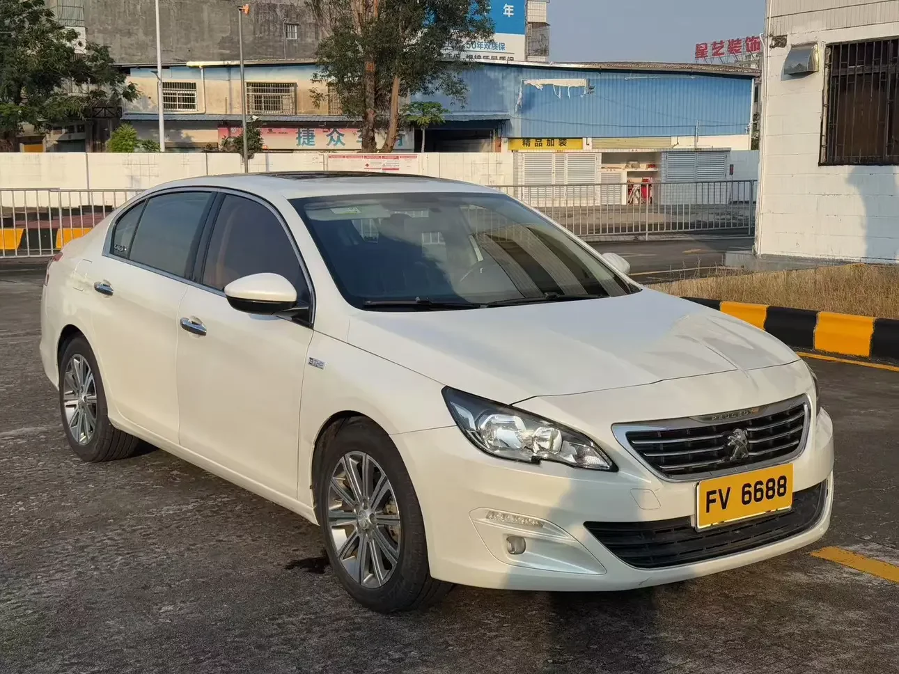 Peugeot 408