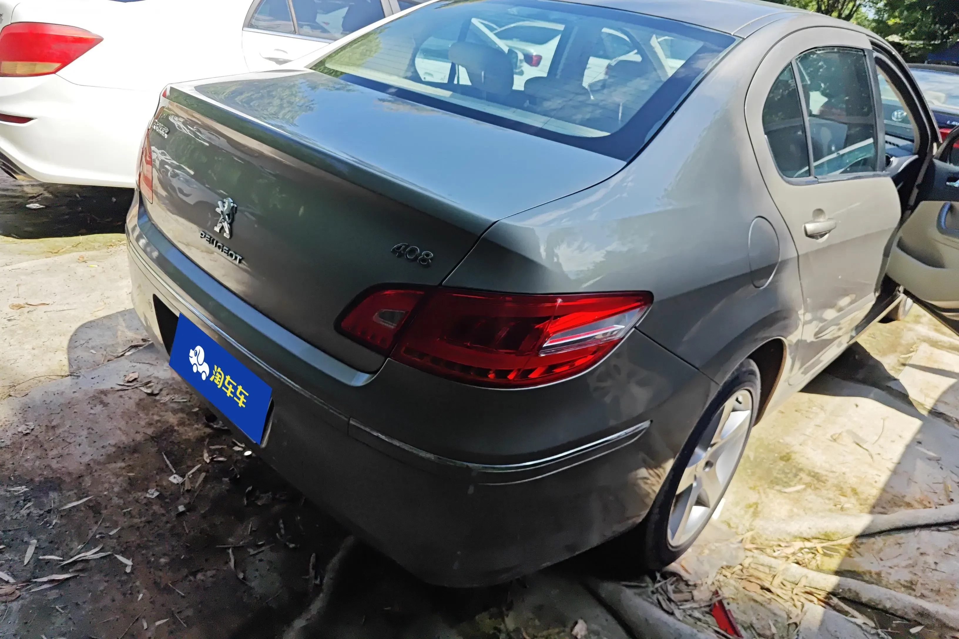 Peugeot 408