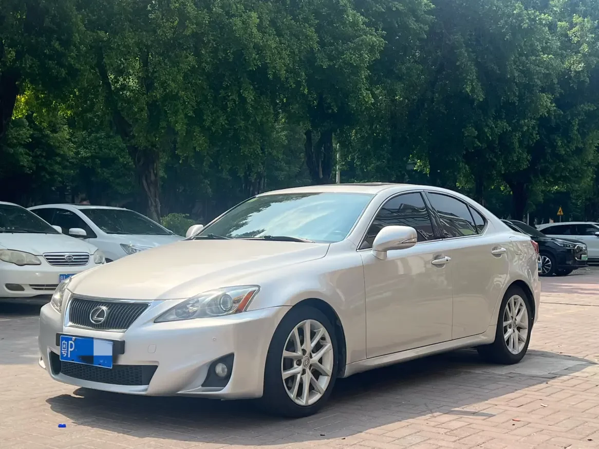 Lexus IS