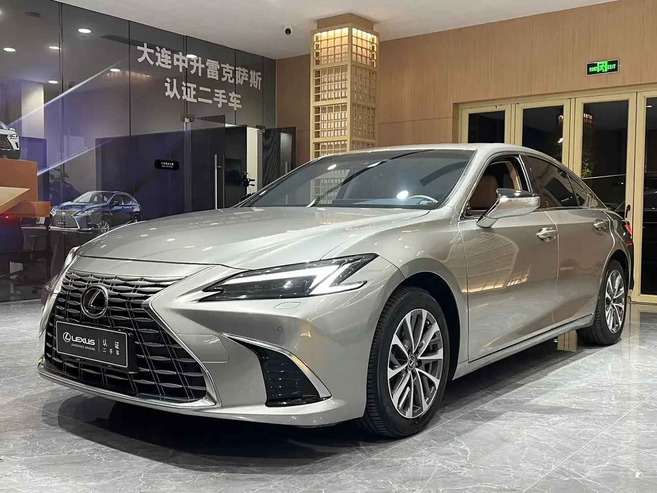 Lexus ES