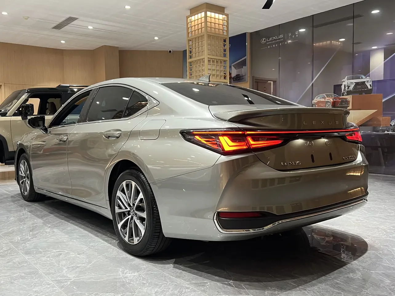 Lexus ES
