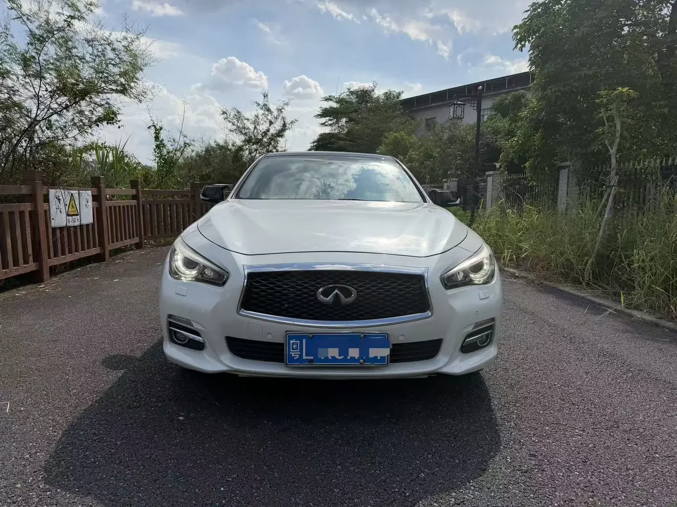 Infiniti Q50L