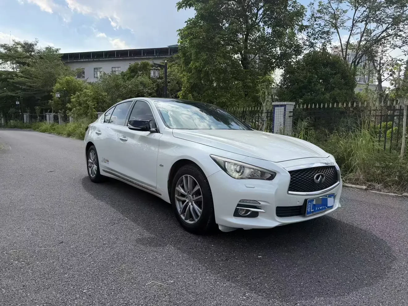 Infiniti Q50L