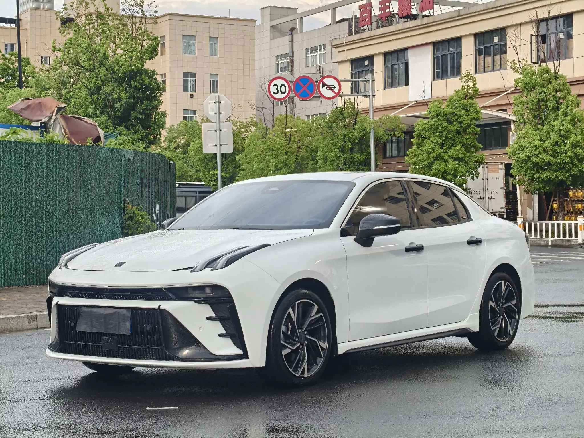 Lynk & Co 03