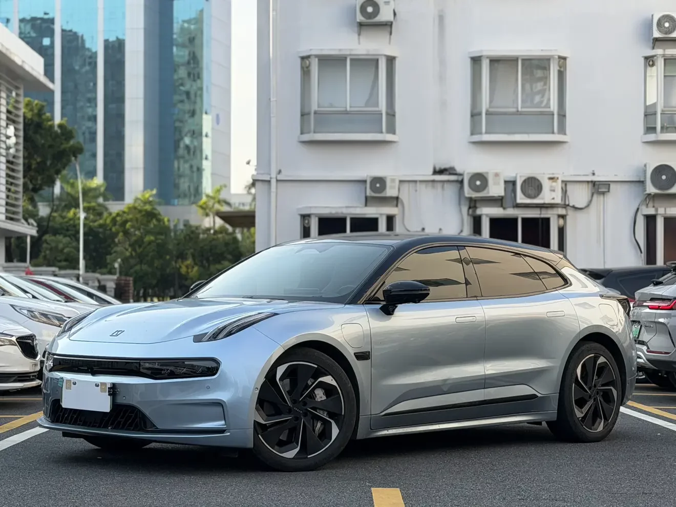 ZEEKR 001