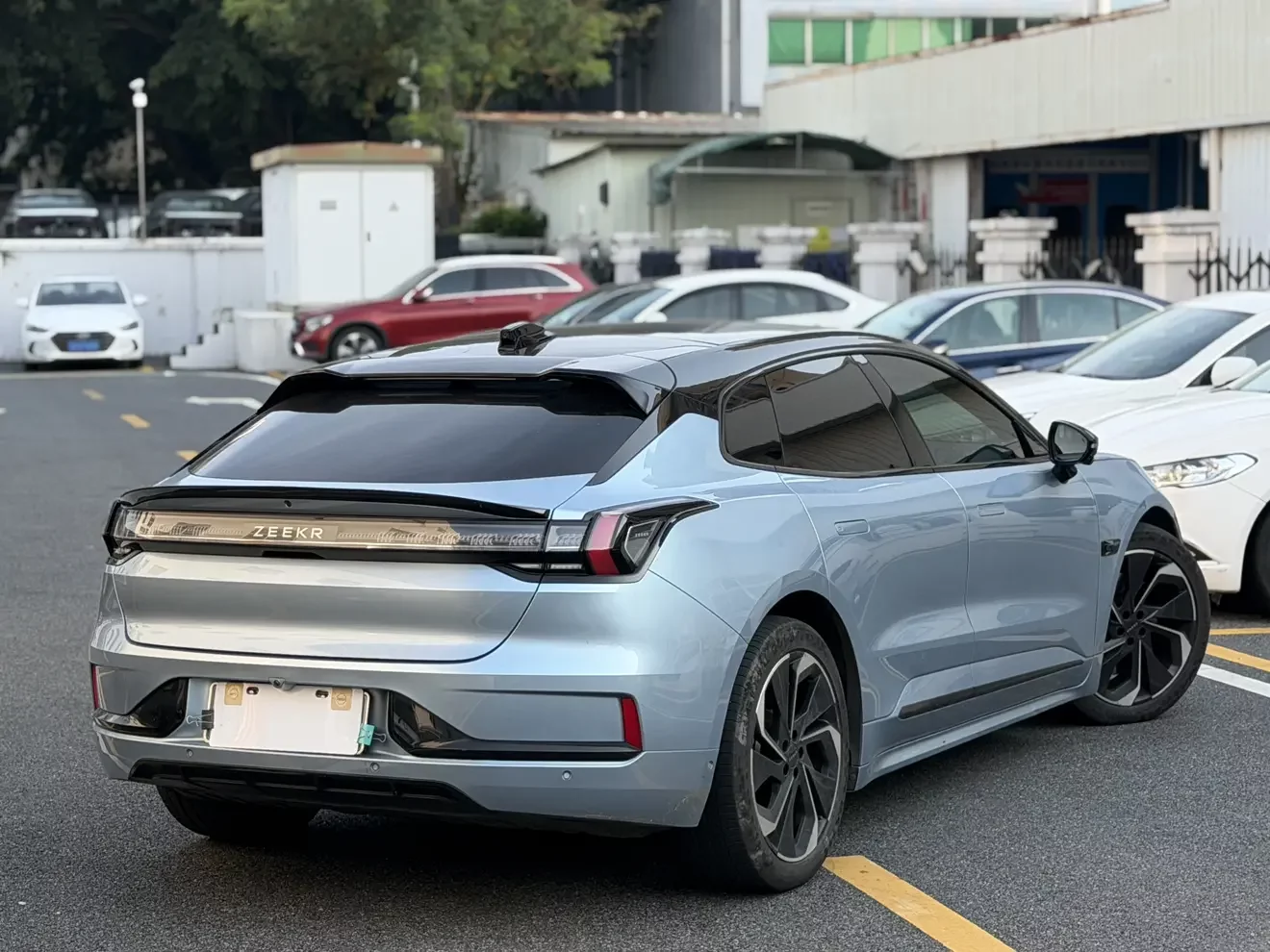 ZEEKR 001