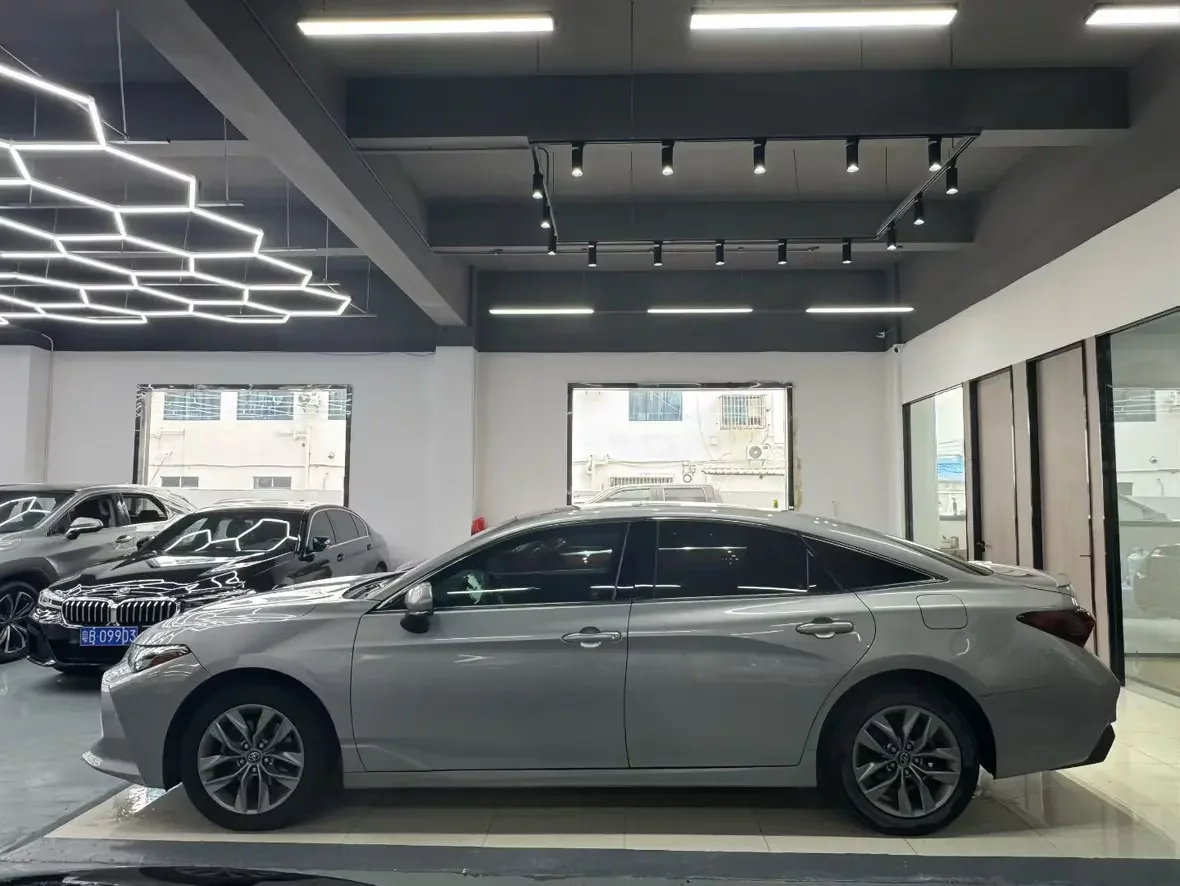 Toyota Avalon (asian dragon)