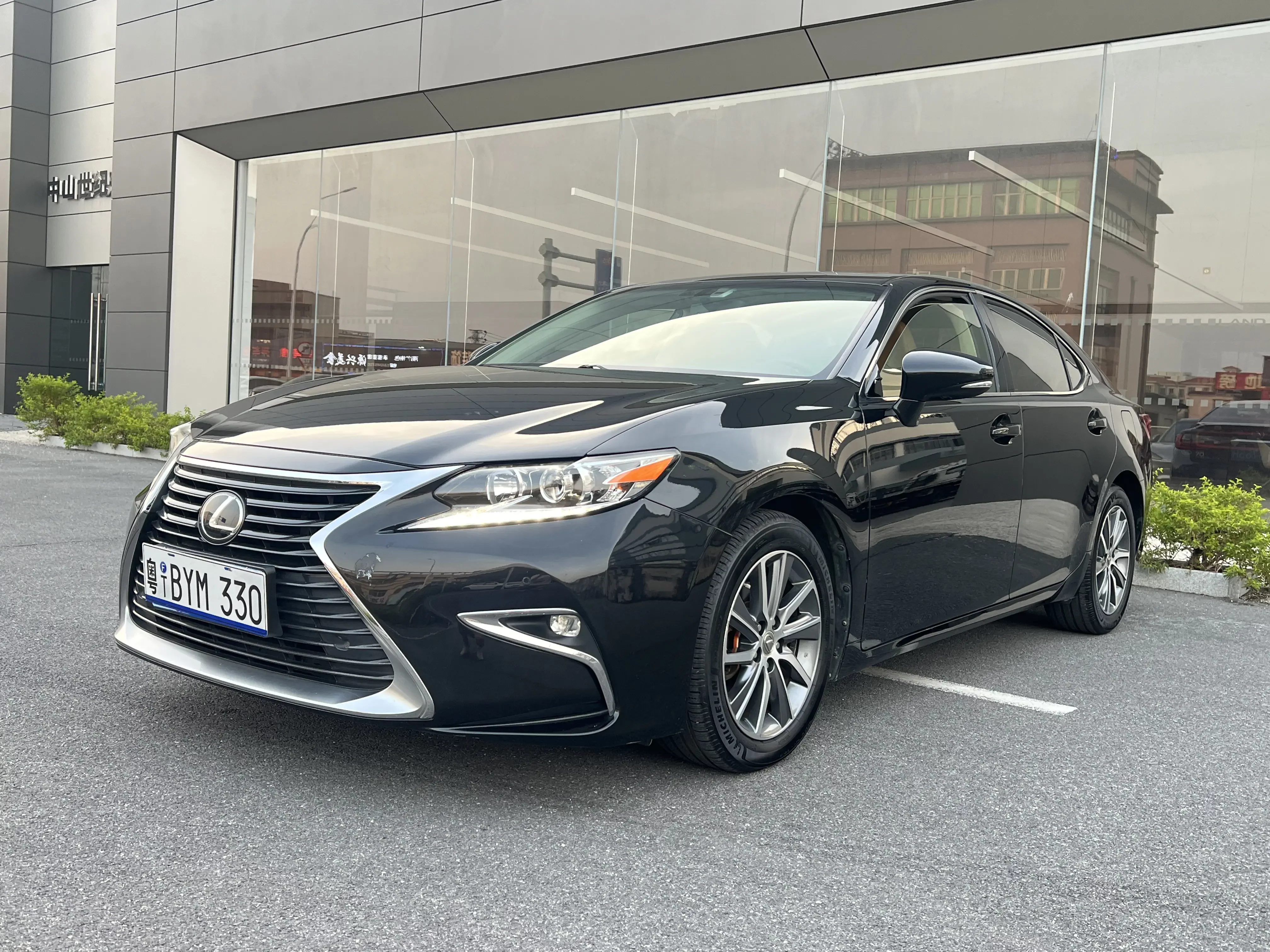 Lexus ES