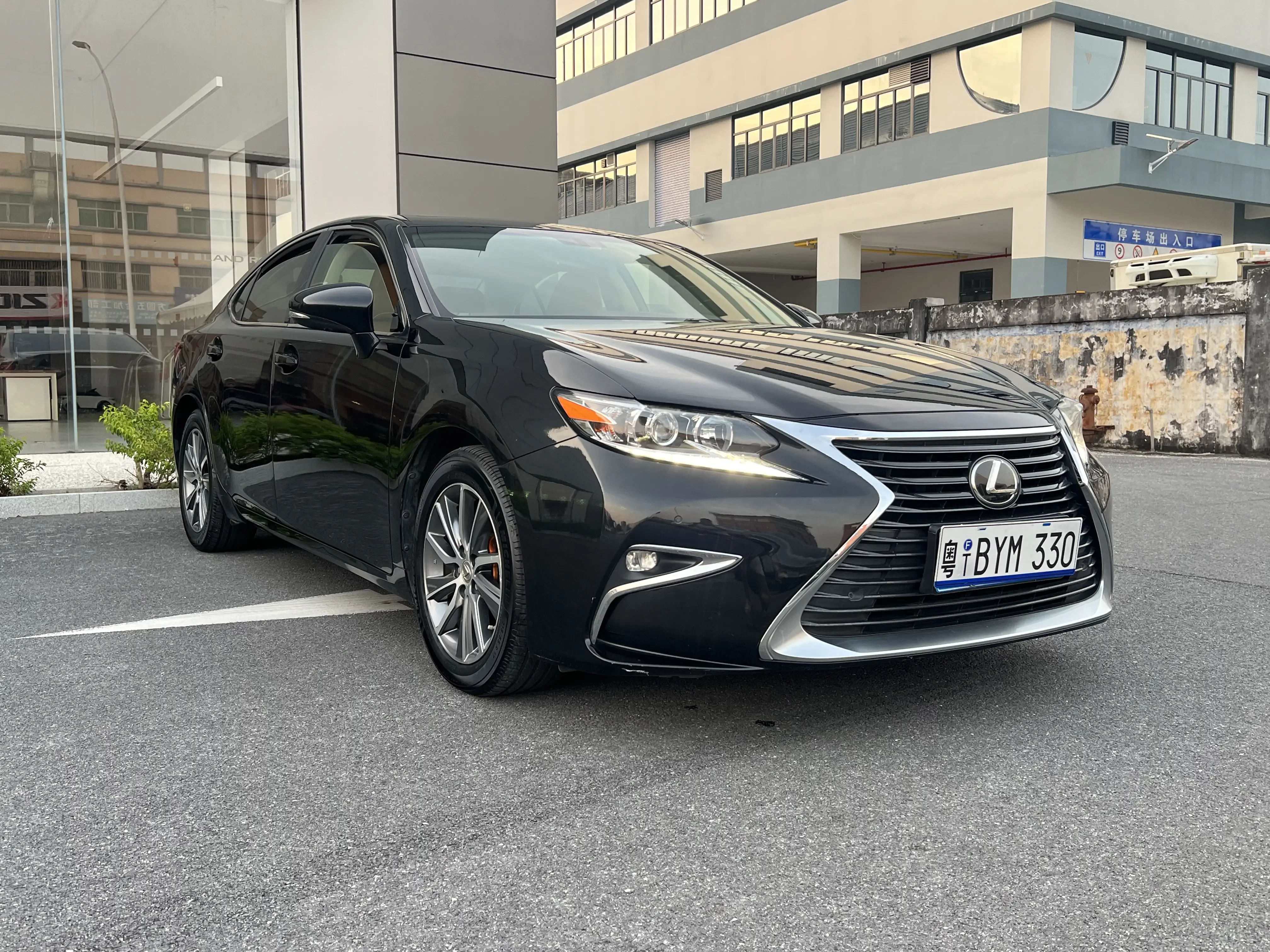 Lexus ES