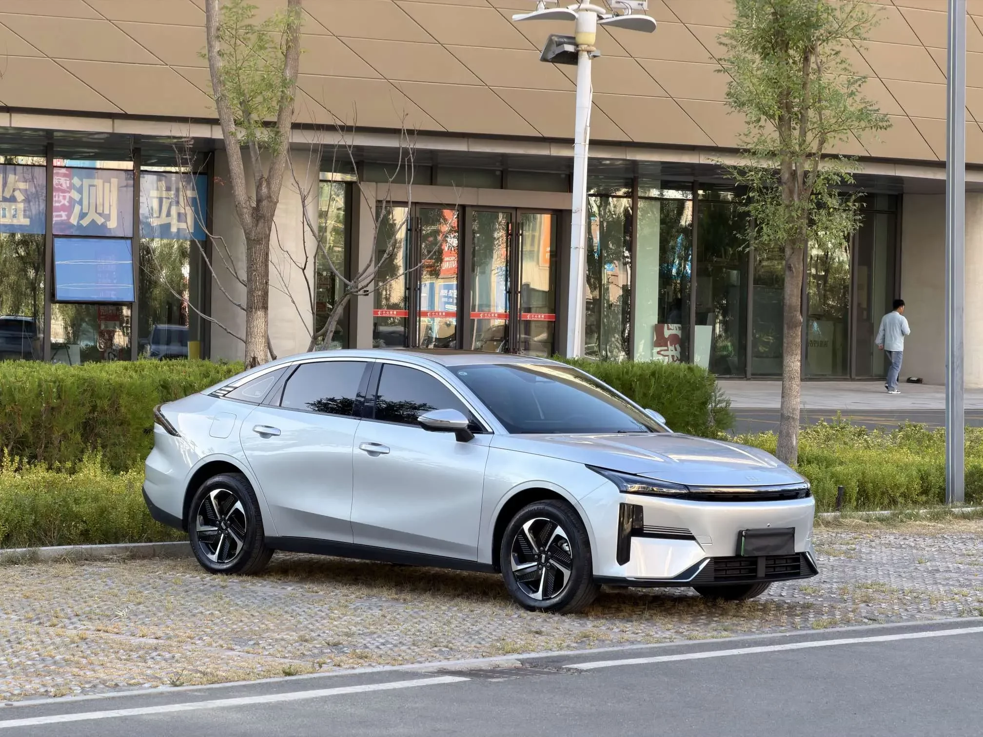 Geely Galaxy L6
