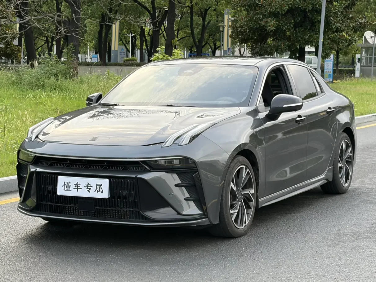 Lynk & Co 03