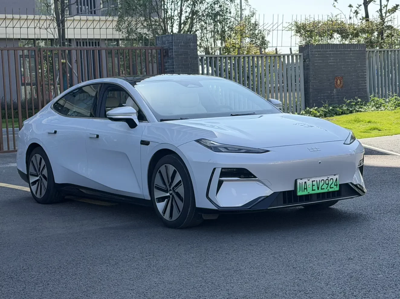 Geely Galaxy E8