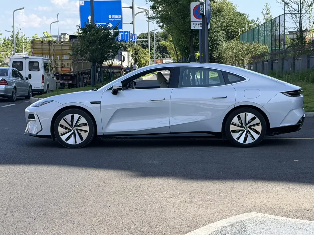 Geely Galaxy E8