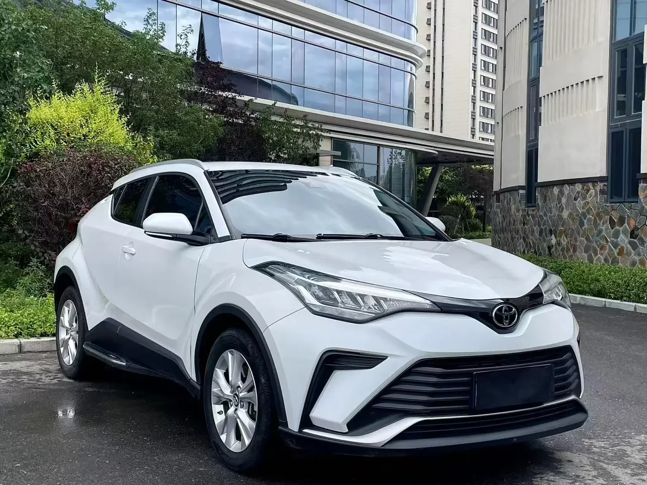 Toyota C-HR Hybrid (Yize IZOA)