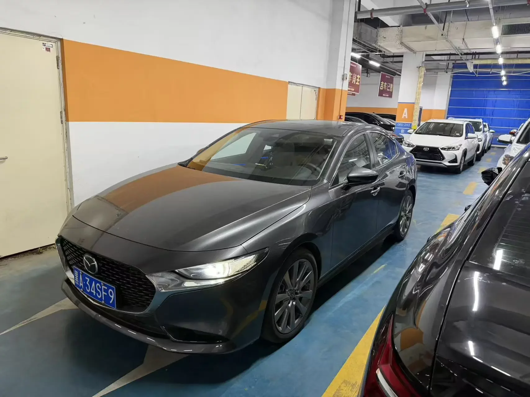 Mazda Axela (3)