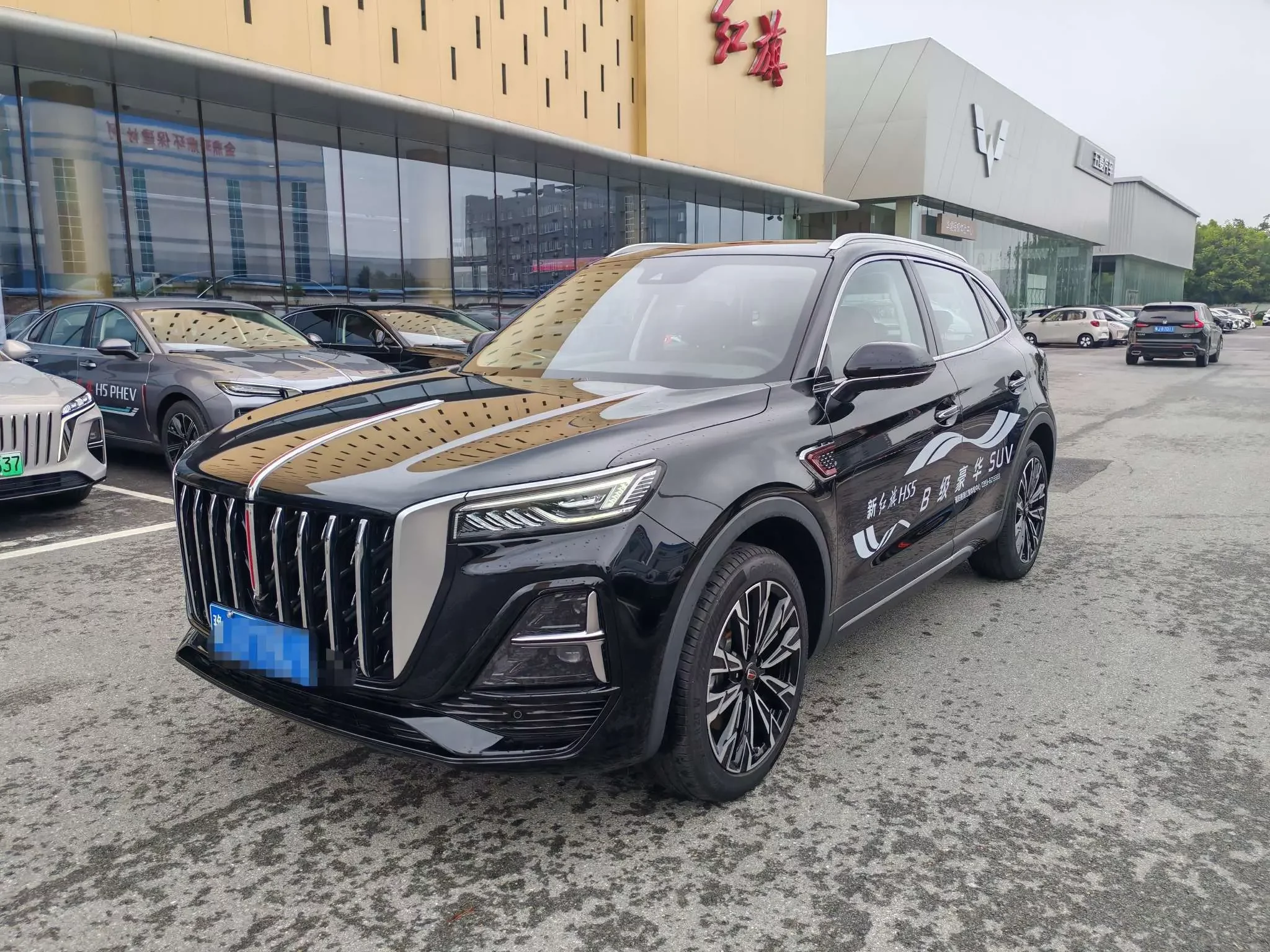 Hongqi HS5