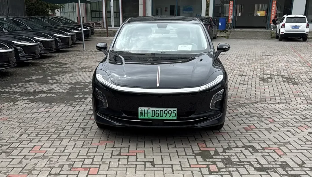 Hongqi E-QM5