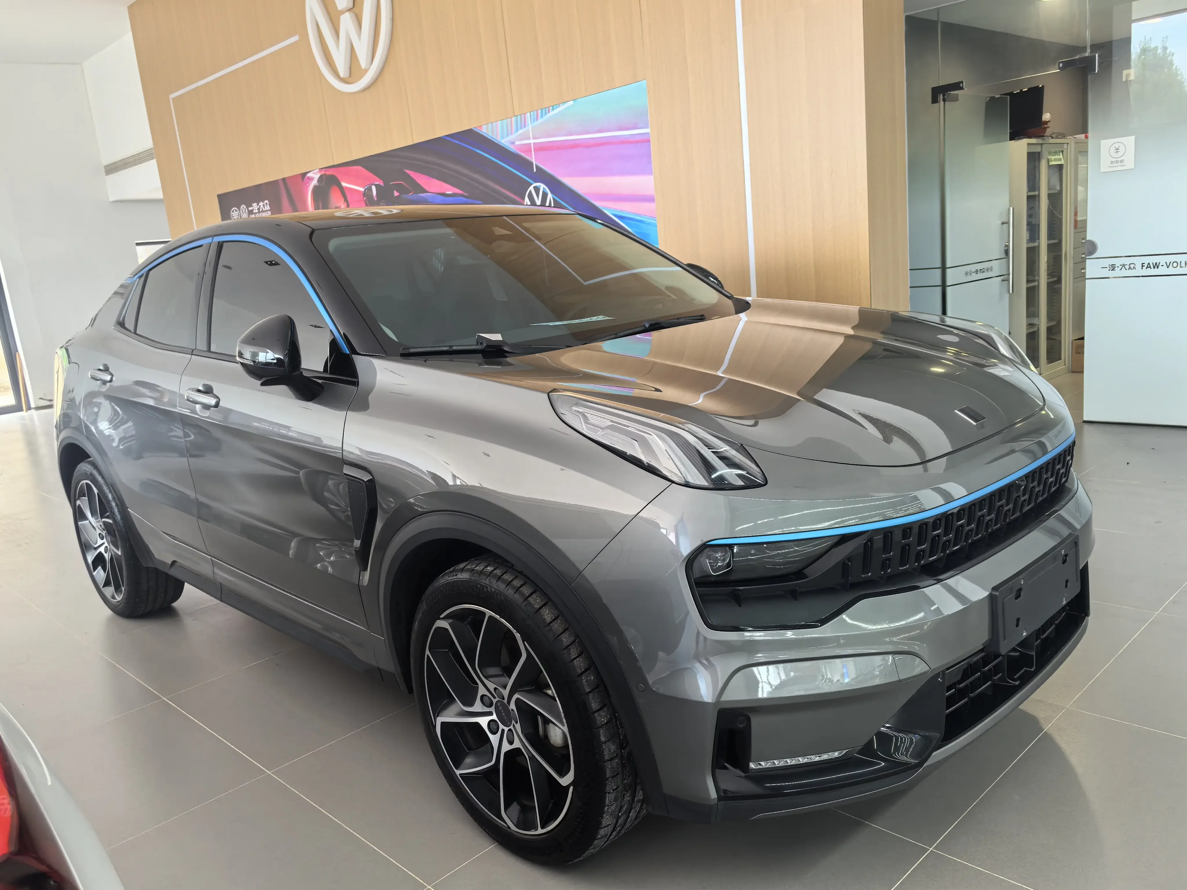 Lynk & Co 05