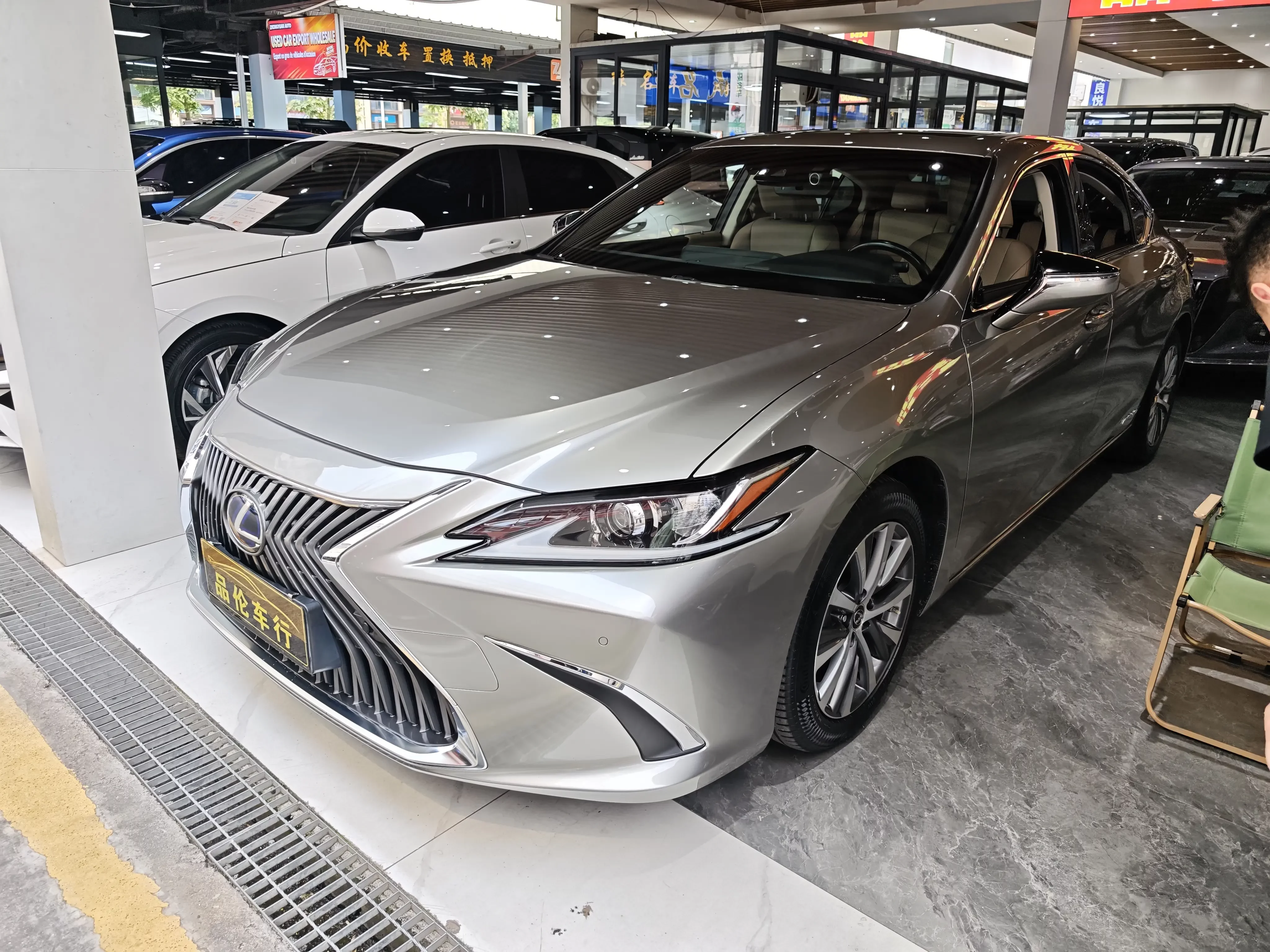 Lexus ES
