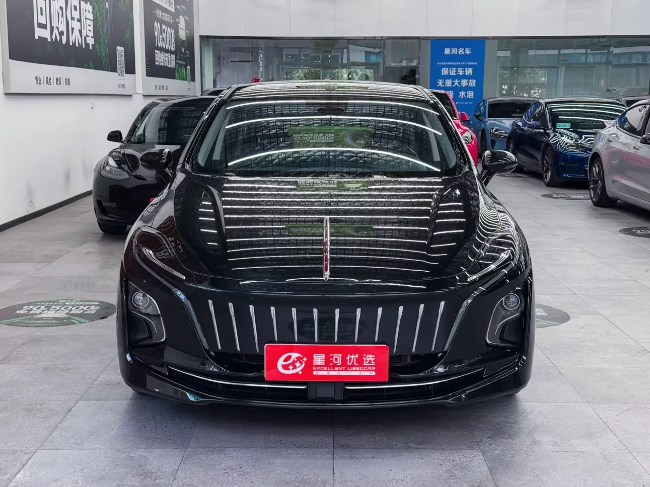 Hongqi E-QM5