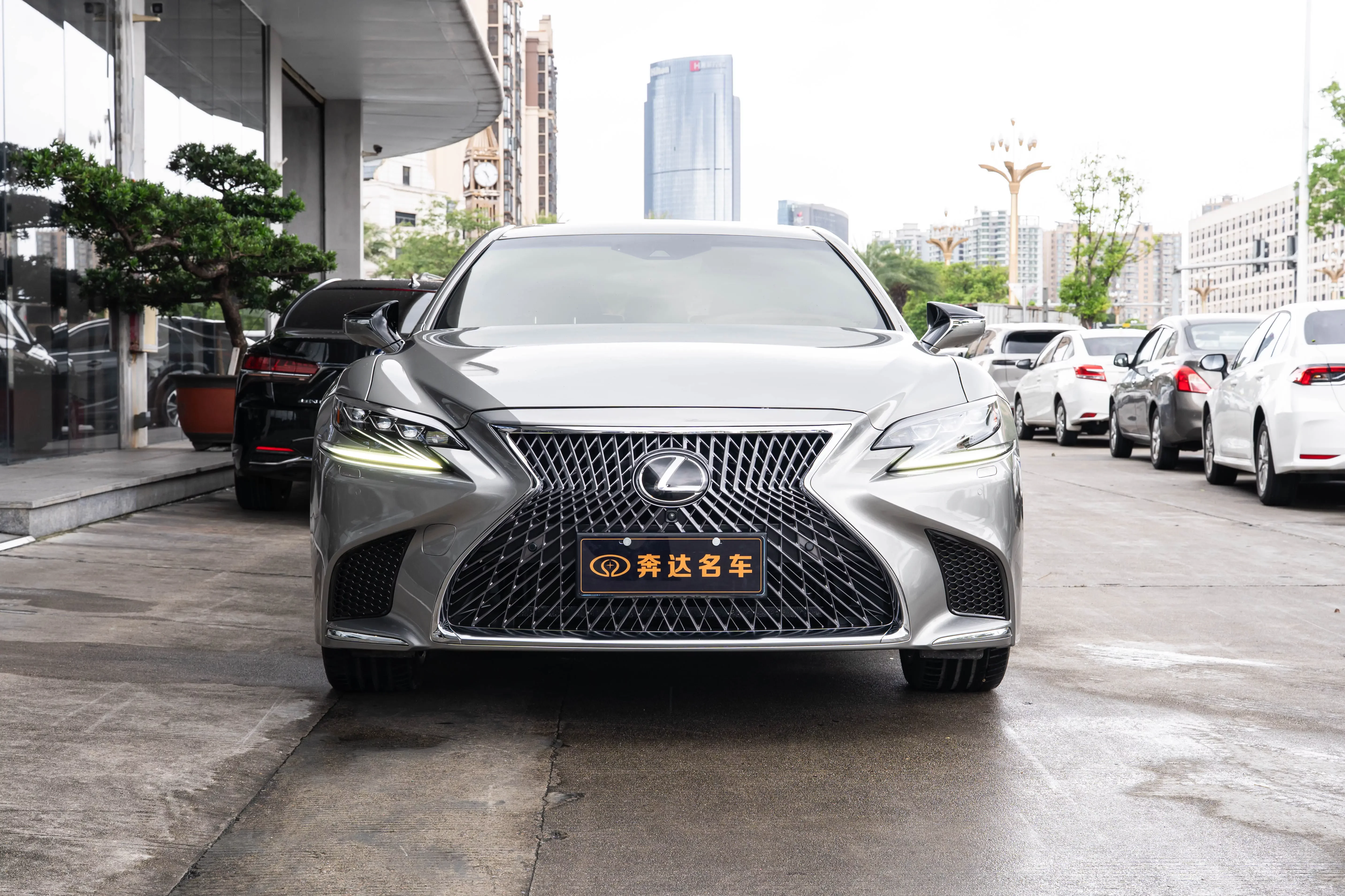 Lexus LS
