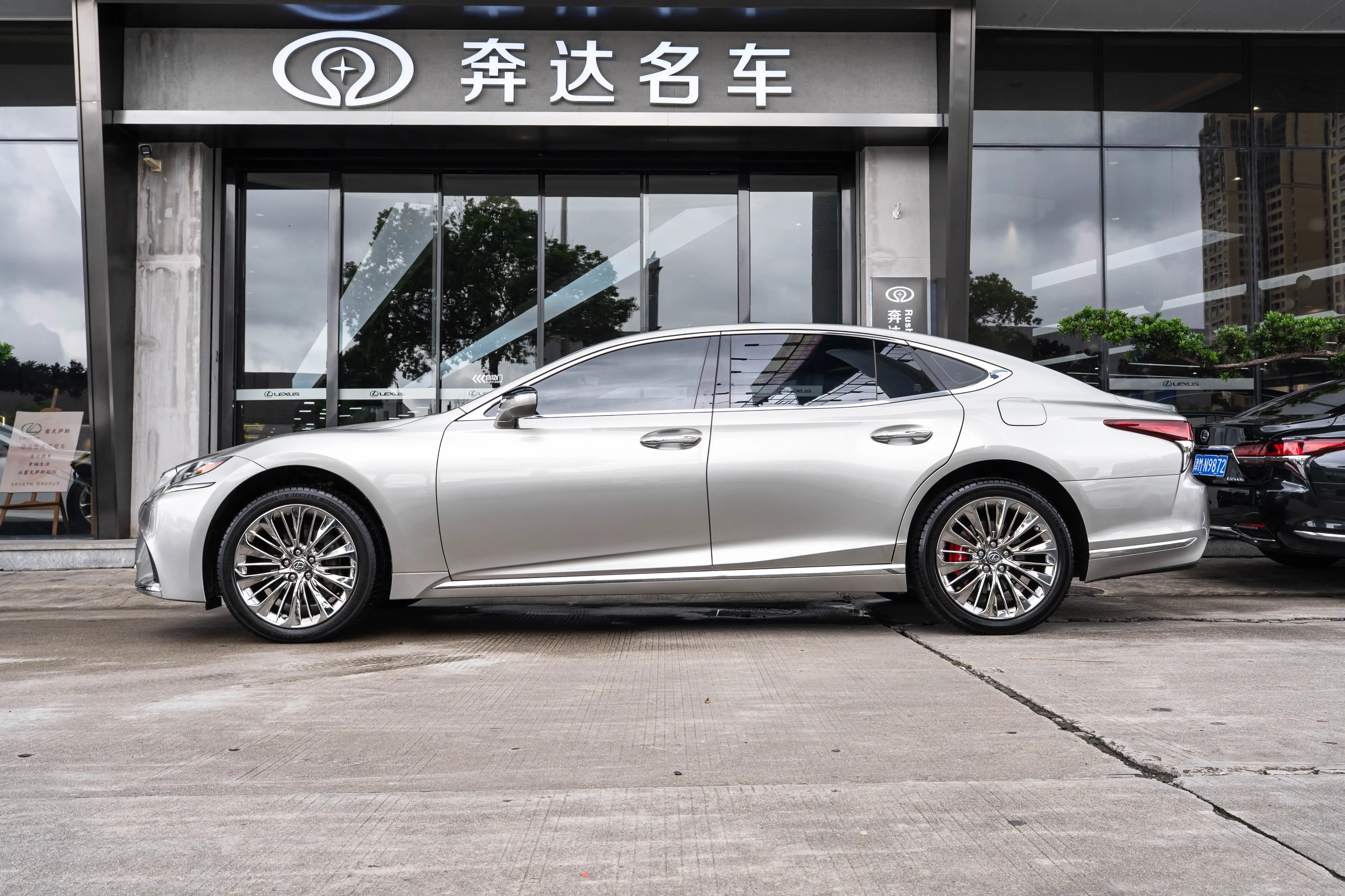 Lexus LS