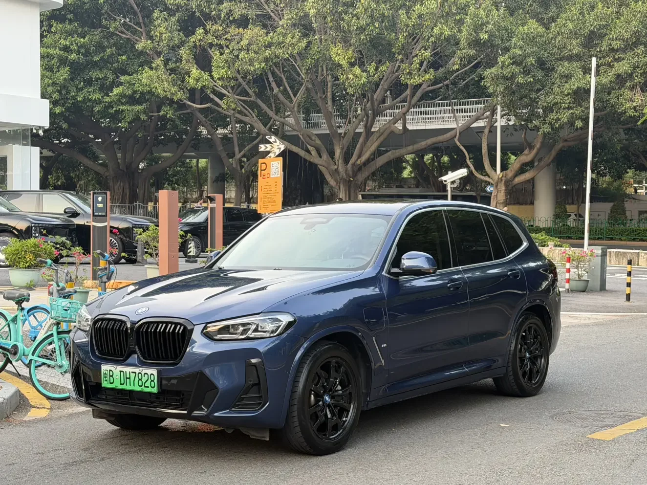 BMW IX3