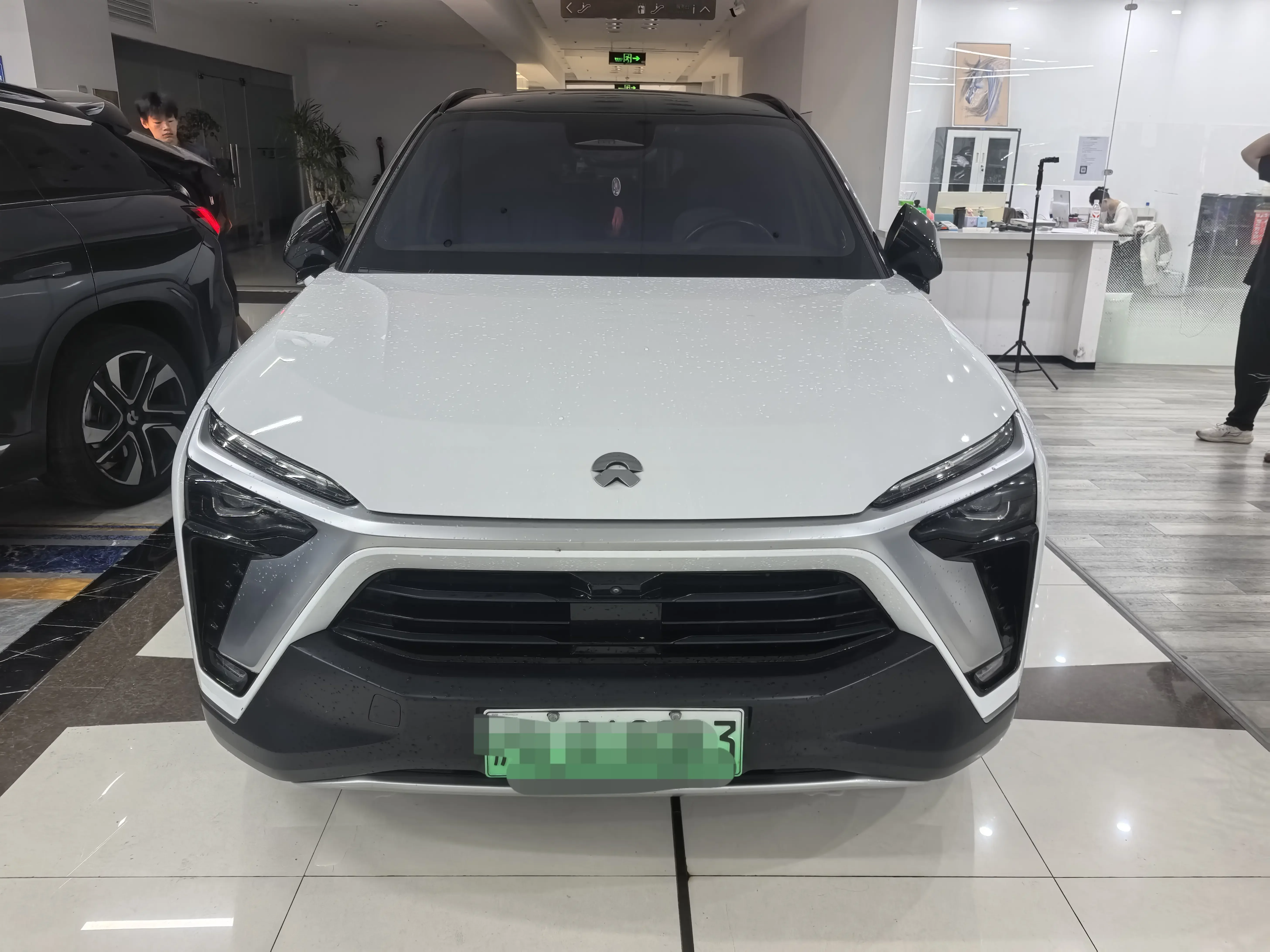 NIO ES8