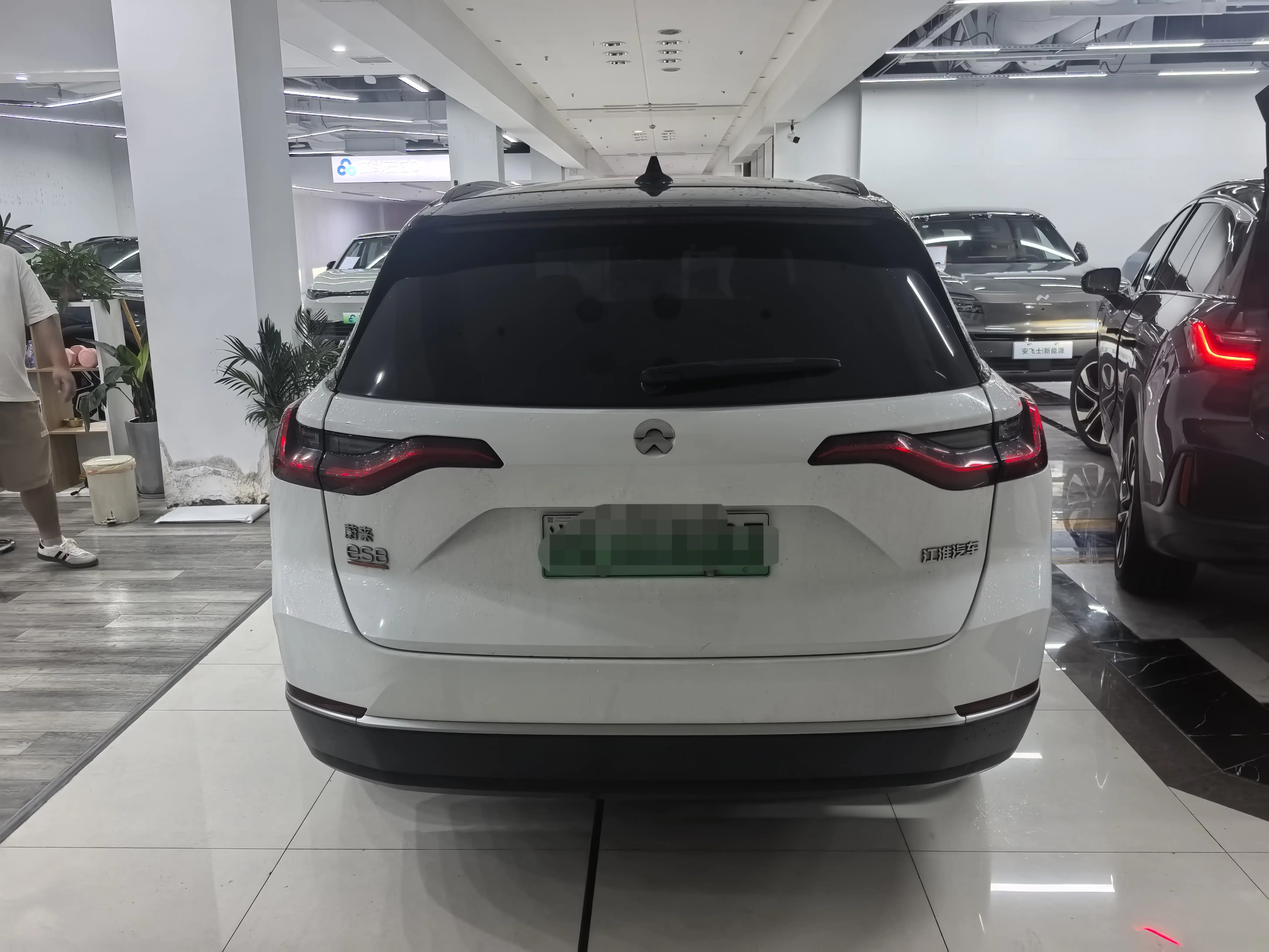 NIO ES8