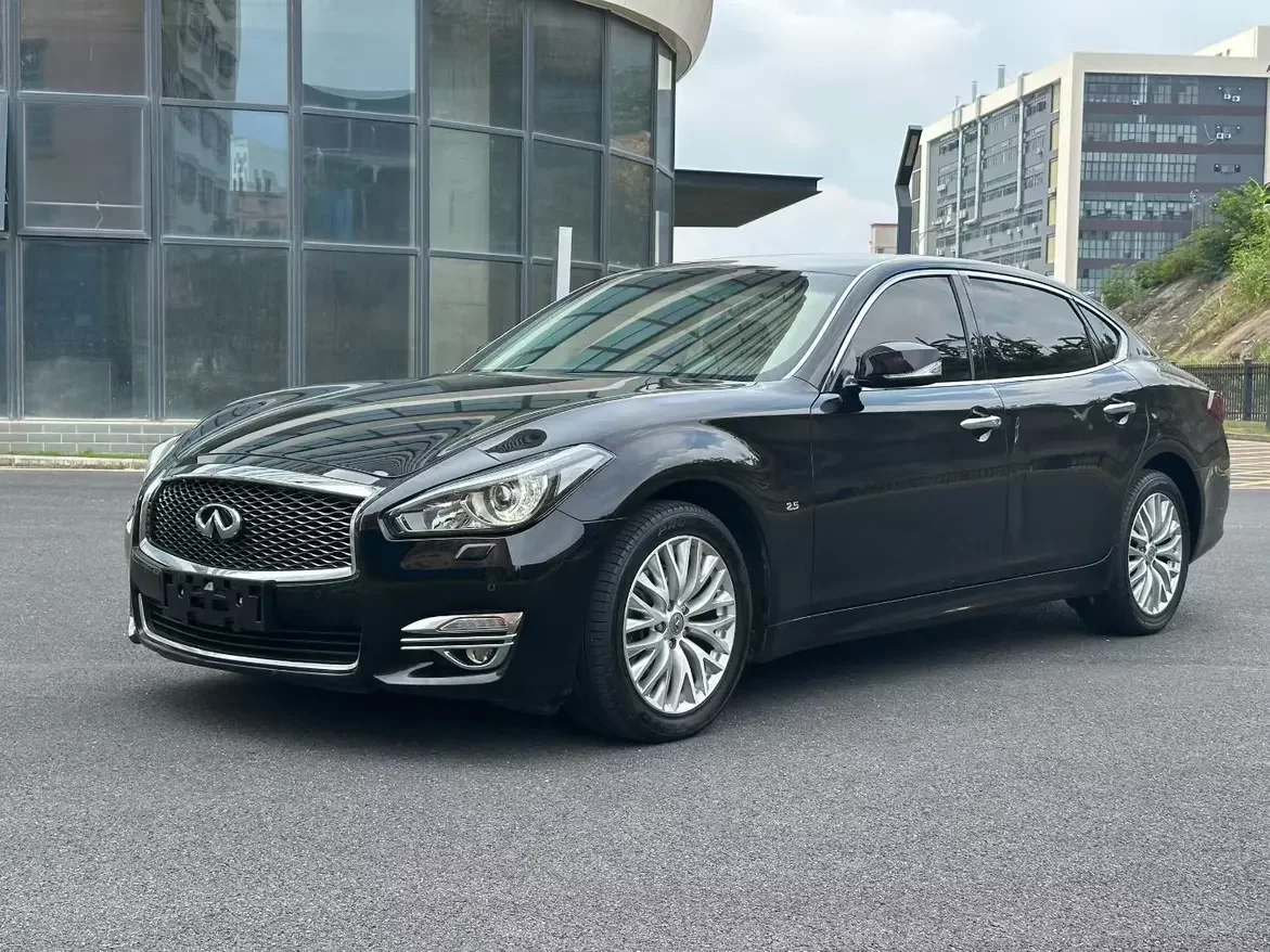 Infiniti Q70
