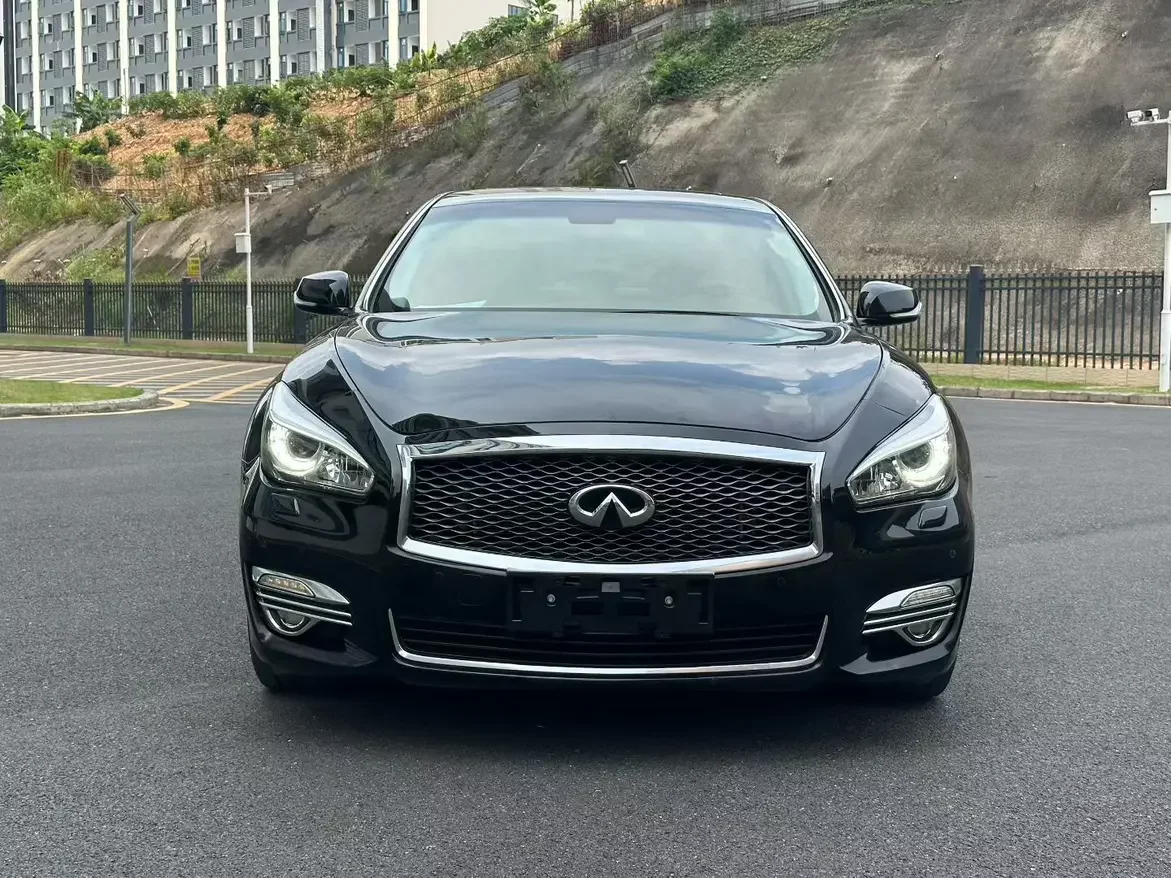 Infiniti Q70