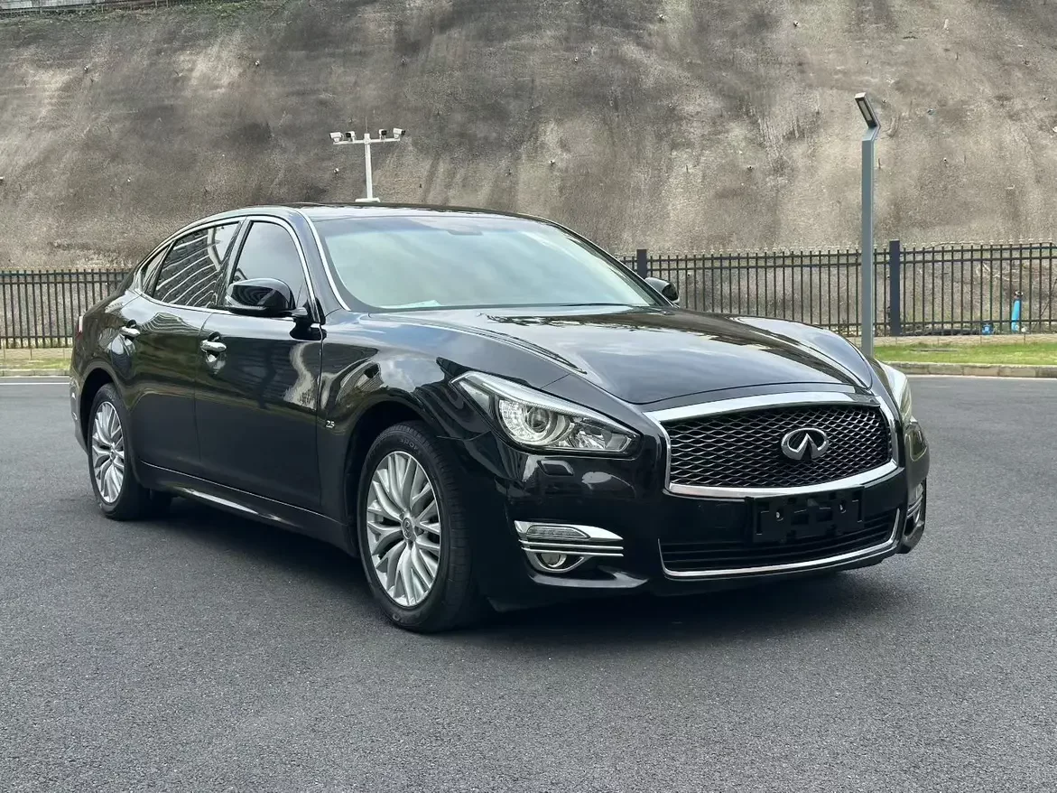 Infiniti Q70