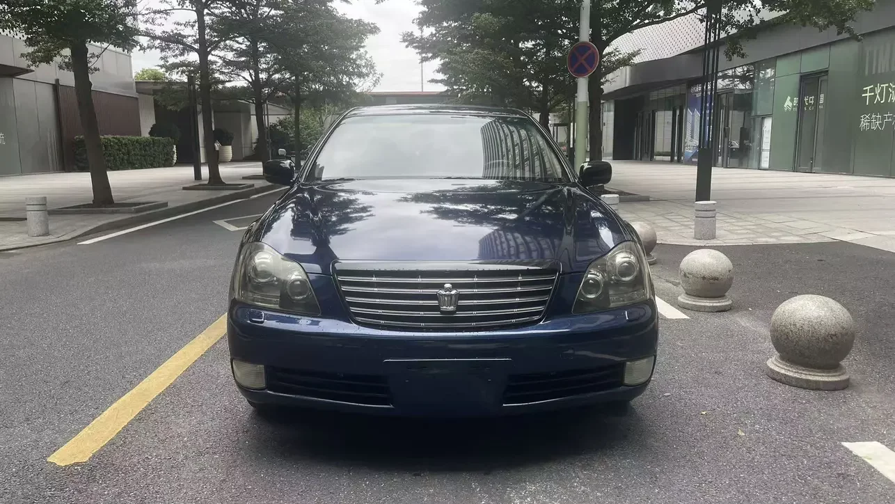 Toyota crown