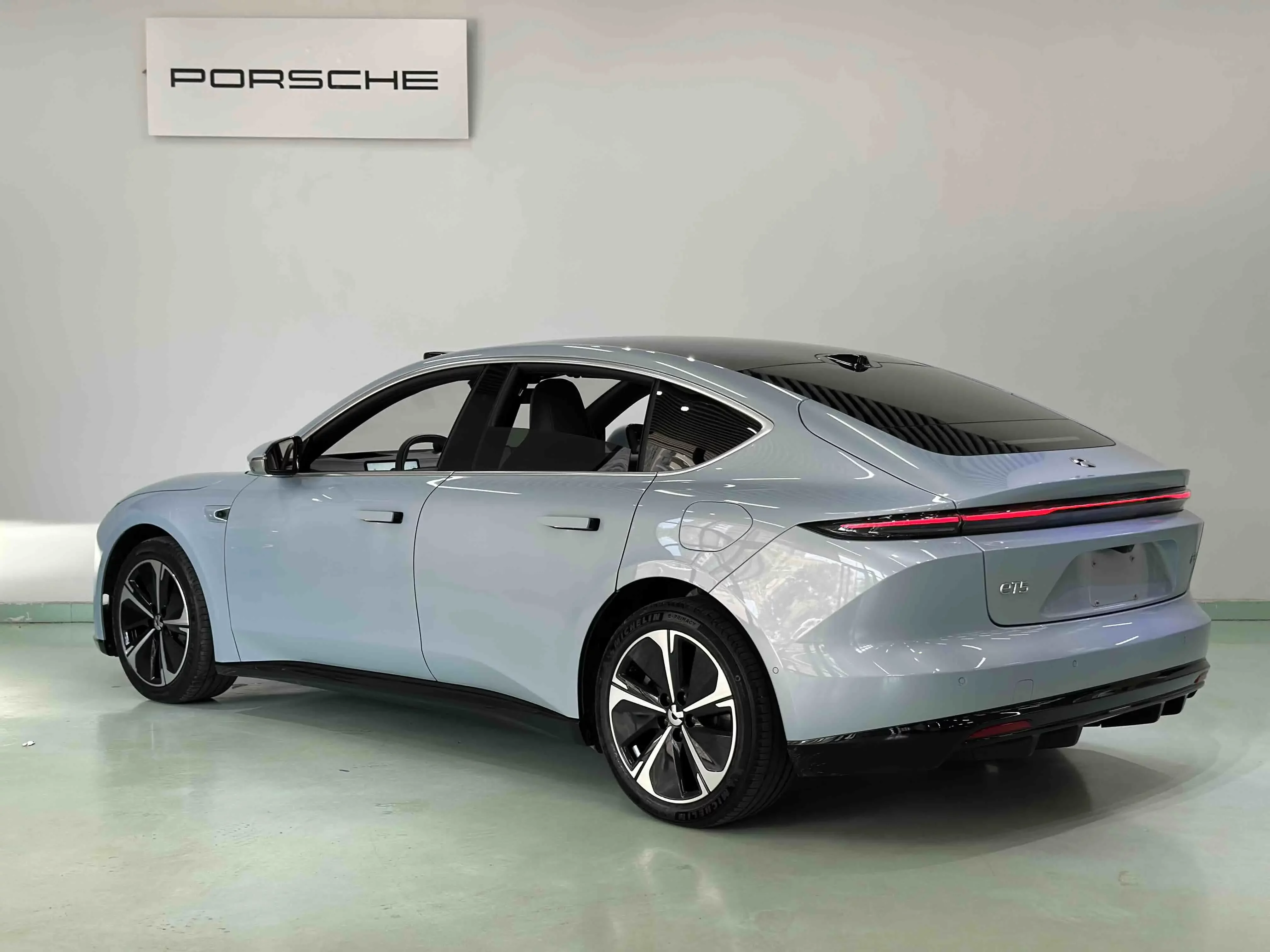 NIO ET5