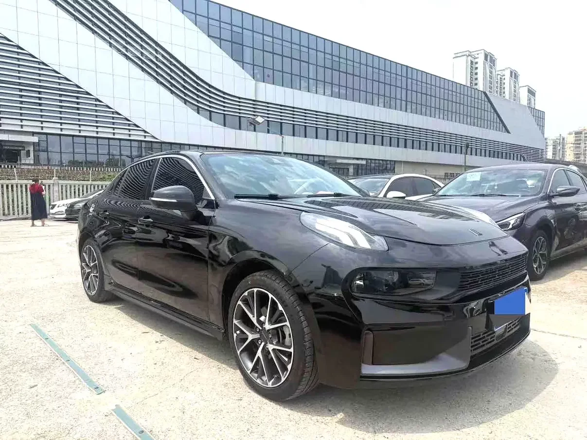 Lynk & Co 03