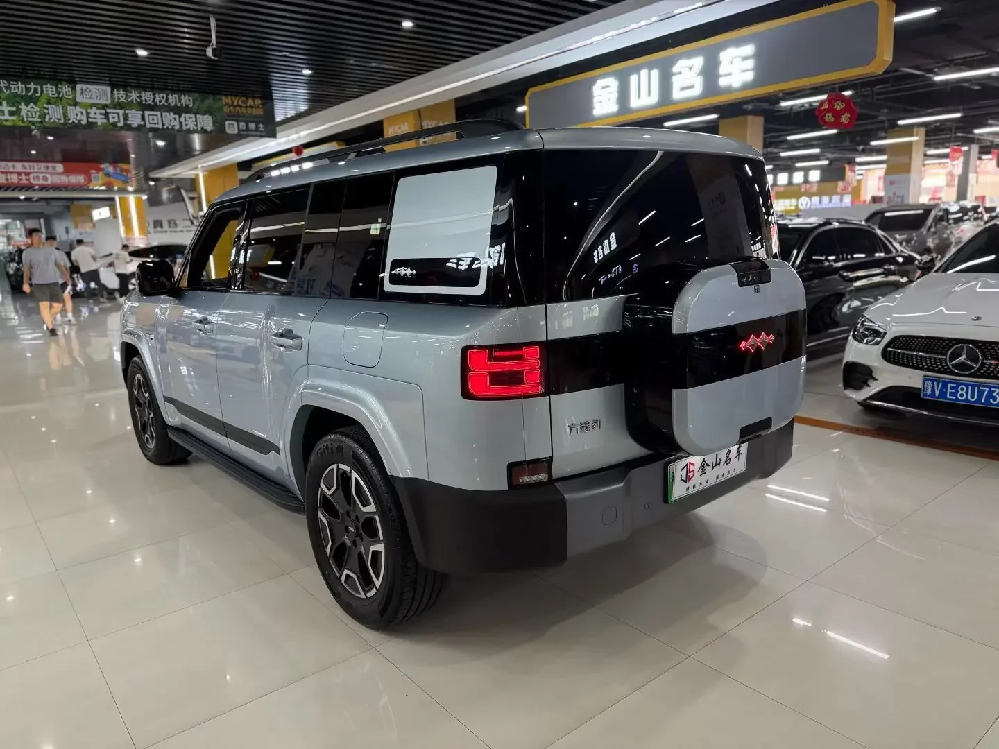 BYD Leopard Titanium 7 PHEV
