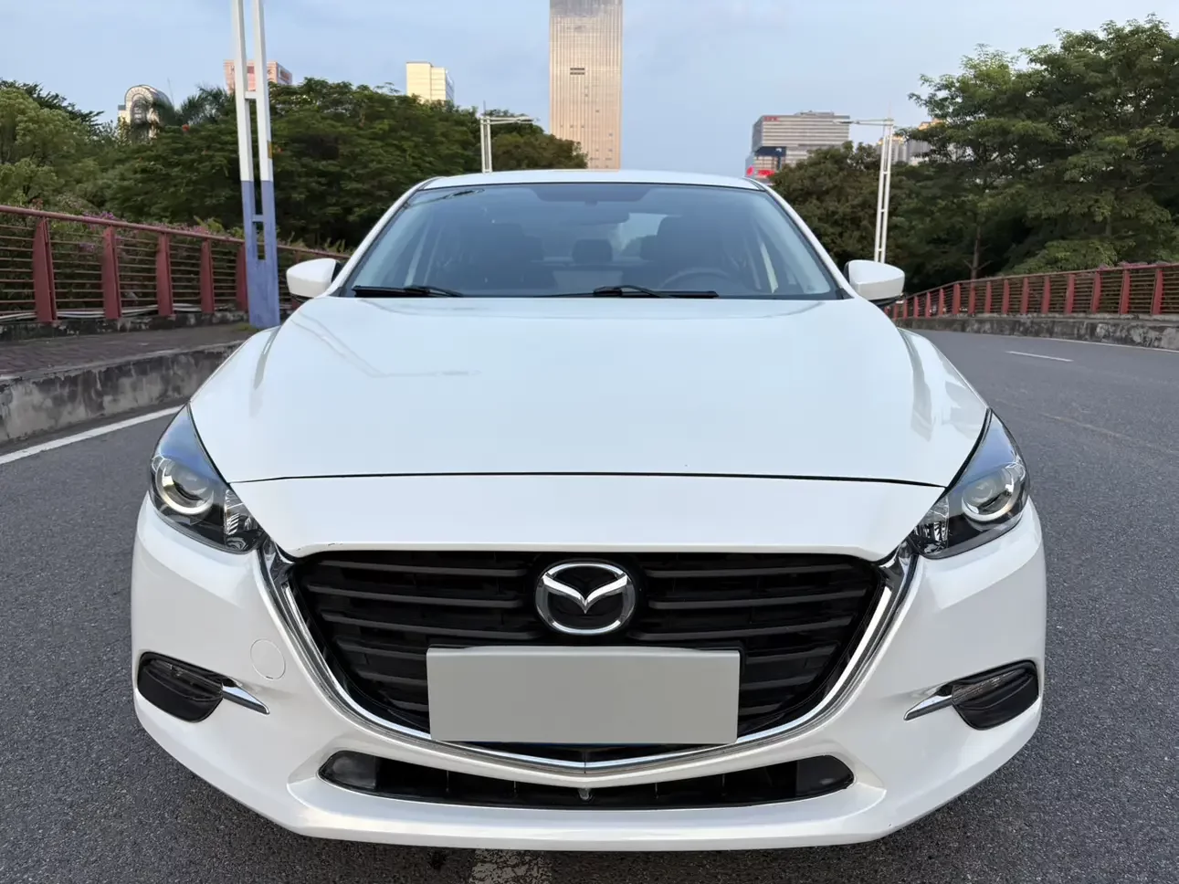 Mazda Axela (3)