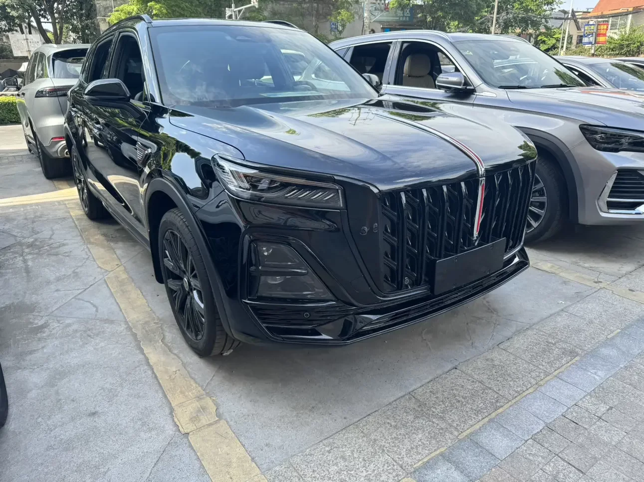 Hongqi HS5