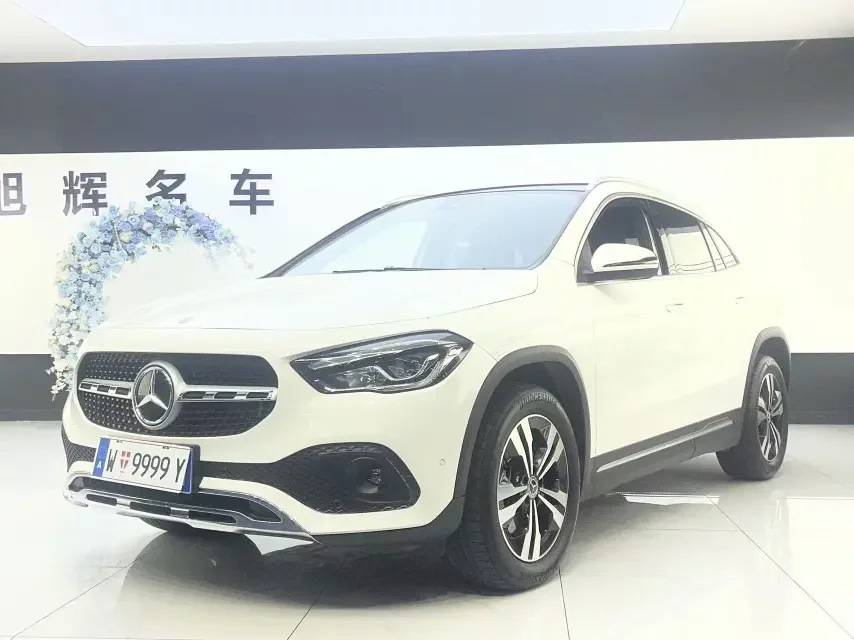 MERCEDES-BENZ GLA