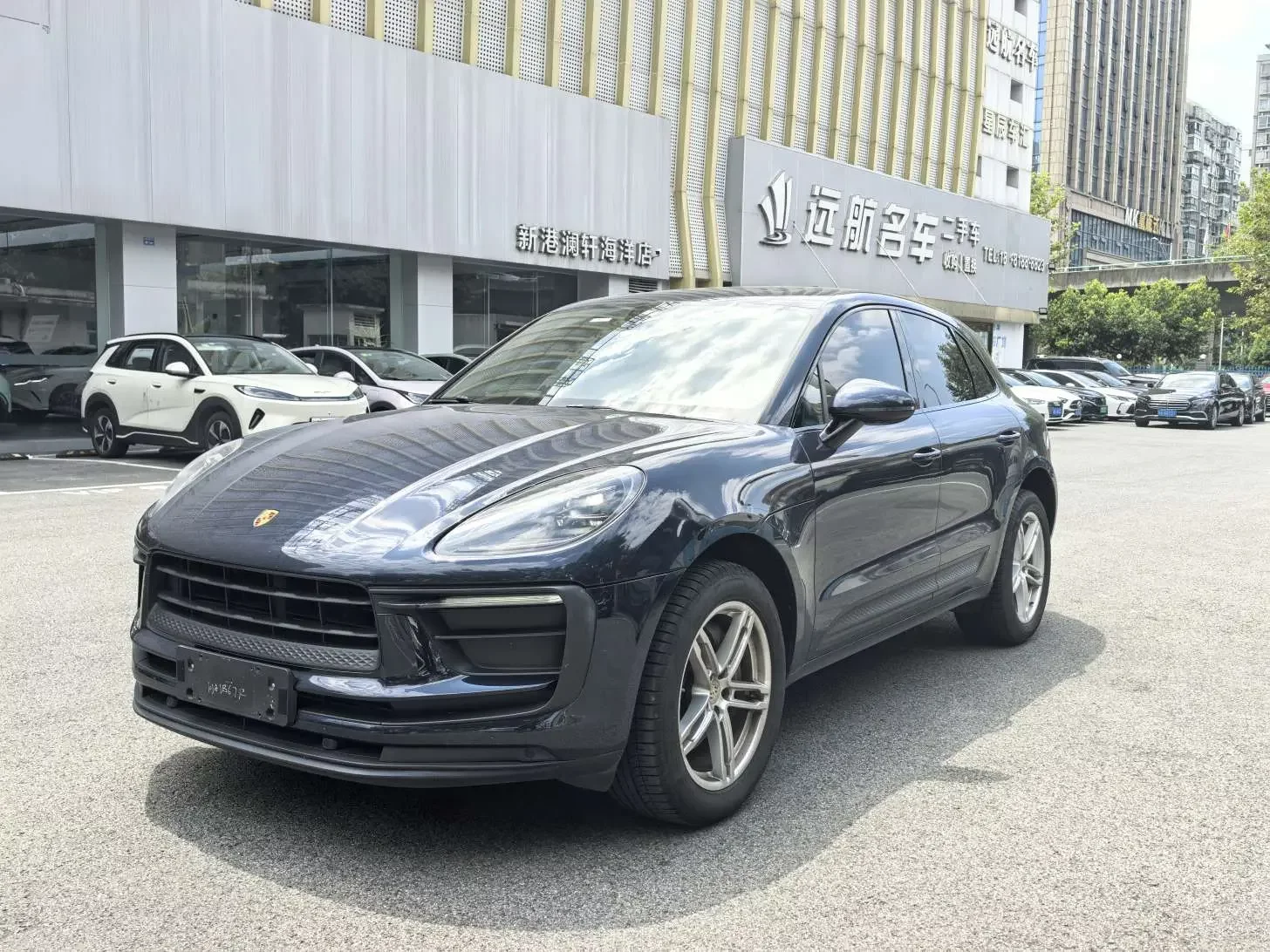 PORSCHE MACAN