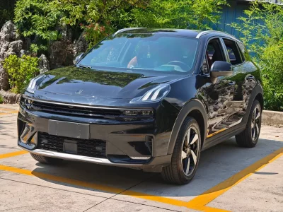 Lynk & Co 06
