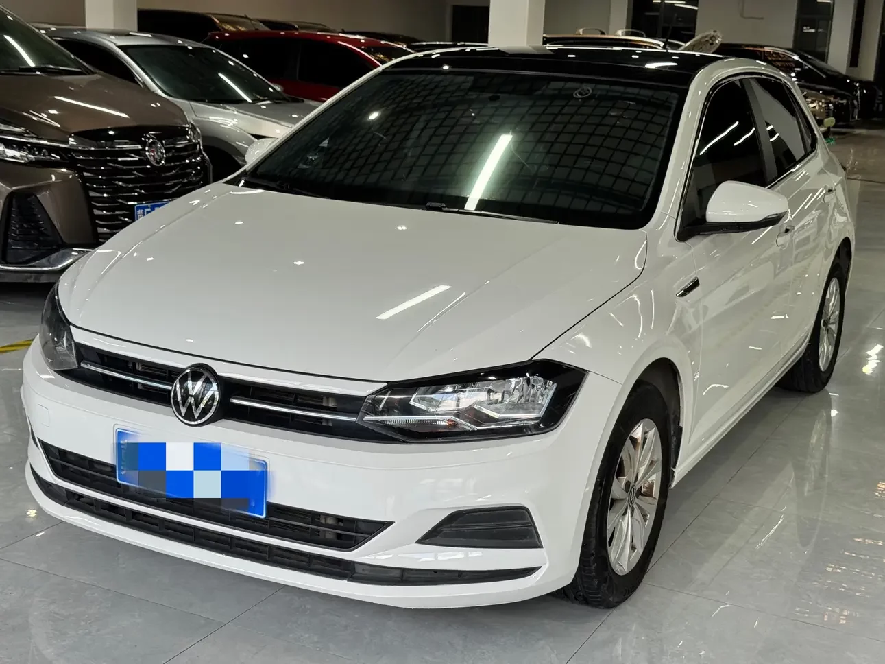 VOLKSWAGEN POLO